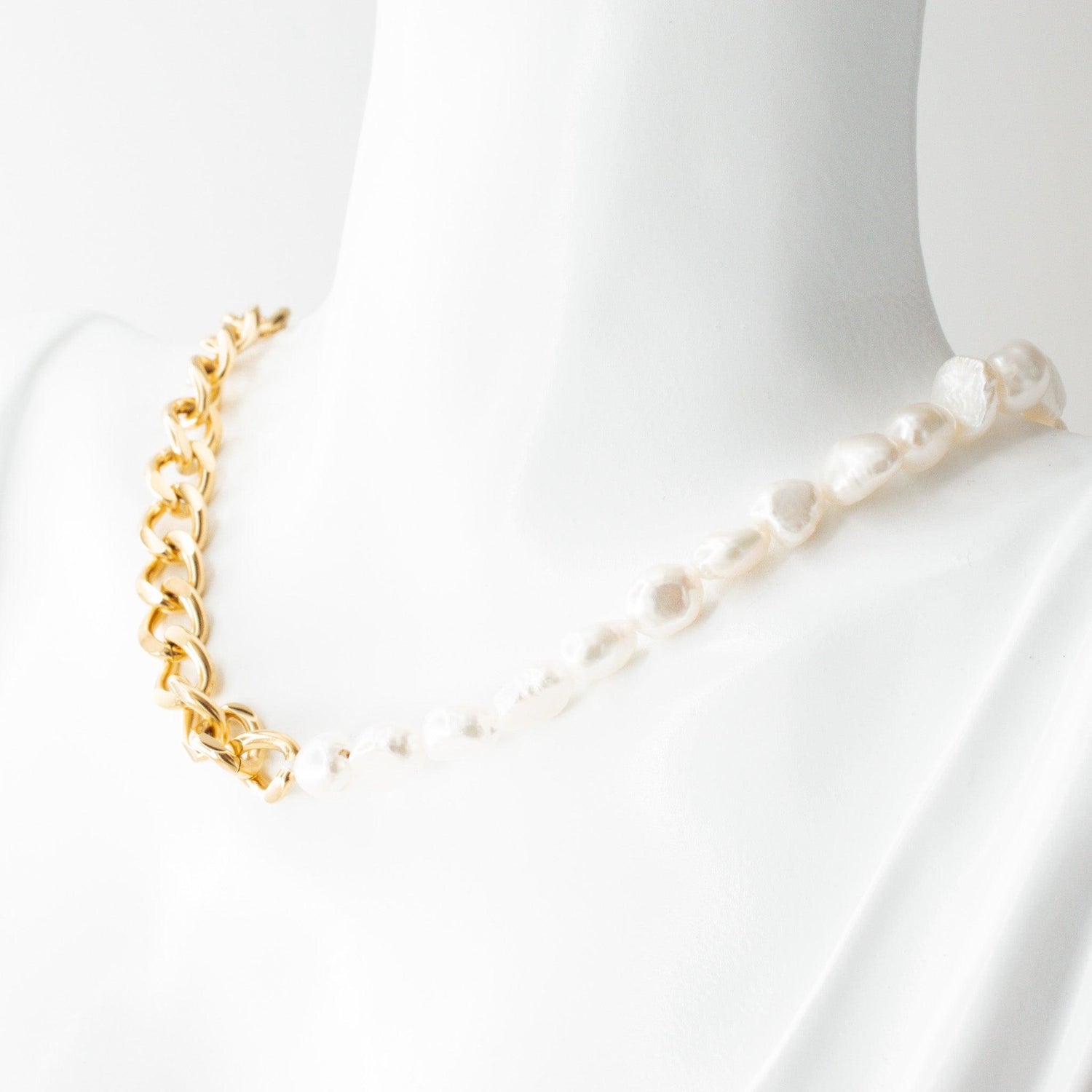 Gwen Gold Chain &amp; Pearl Necklace - avantejewel.com